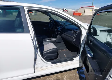 2012 Toyota Camry Se z USA, uszkodzony, nr VIN 4T1BF1FK4CU133407